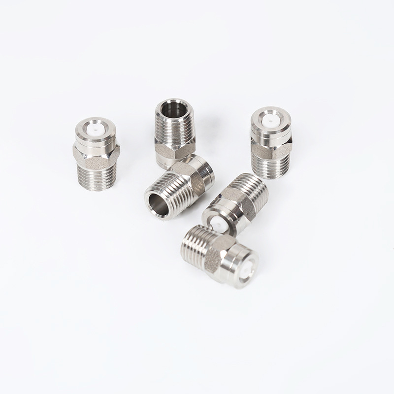 Spyling av støvkjegleomomiseringsdyse