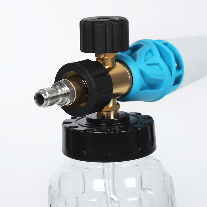 Høytrykksbilvaskpistol og skumpotte